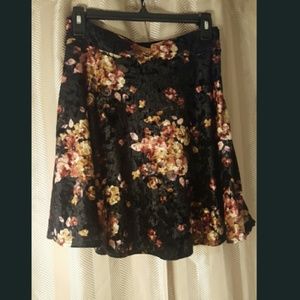 Velvet floral mini skirt.